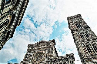 Il campanile di Giotto e il Duomo (foto da wikipedia)