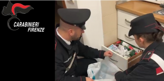 carabinieri perquisicono appartamento