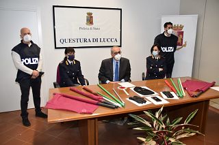 La conferenza stampa in questura a Lucca