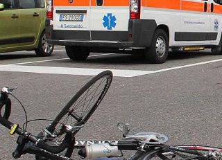 ambulanza e bicicletta