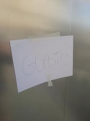 cartello guasto su ascensore