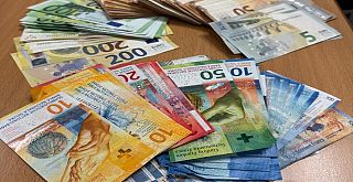 Parte del denaro rinvenuto durante i controlli