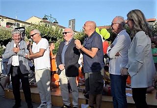 Un momento dell'inaugurazione della mostra su Paolo Rossi, nella foto con Giorgio Panariello, Enrico Salvadori, Paolo Corchia e il vicesindaco Graziella Polacci