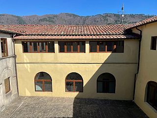 le scuole a villa basilica vista frontale