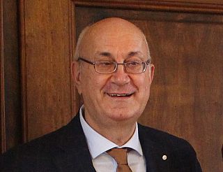 Il dottor Riccardo Cecchetti