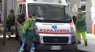 Ambulanza e volontari