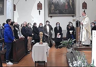 Un momento della messa in ricordo di Paolo Rossi a Bucine