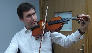 Il sindaco Nardella suona il violino