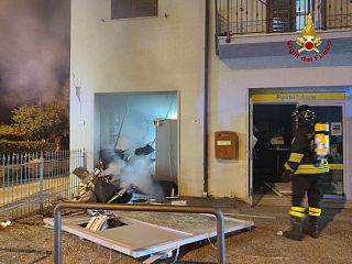 L'esplosione all'ufficio postale di Riotorto