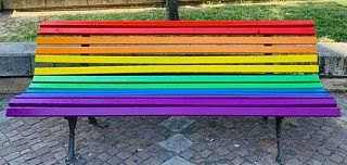 panchina arcobaleno
