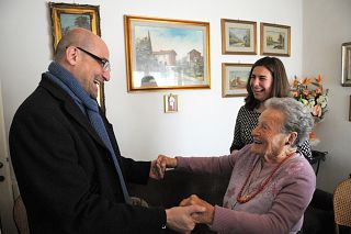 Annunziata Ferretti con il sindaco Simone Millozzi