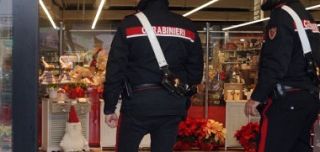 carabinieri in supermercato