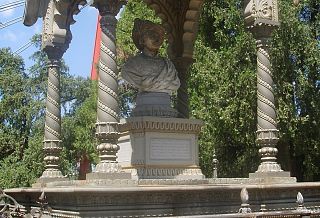 Monumento indiano cascine