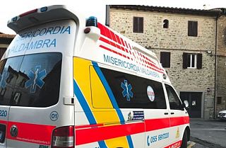 Una delle ambulanze della Misericordia della Valdambra