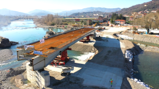 Ponte di Albiano Magra: completato il primo varo sulla campata centrale del nuovo viadotto