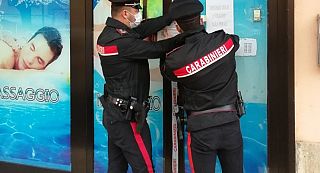 I carabinieri sigillano il centro massaggi