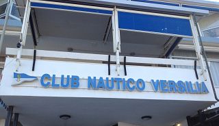 Insegna Club Nautico Versilia