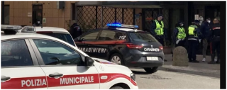 auto di polizia municipale e carabinieri