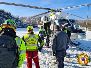 soccorso alpino ed elicottero nella neve