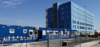 Palazzo blu e le aule-container provvisorie