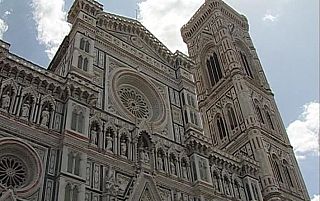 In foto la facciata di Santa Maria del Fiore