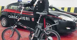 carabinieri con bicicletta