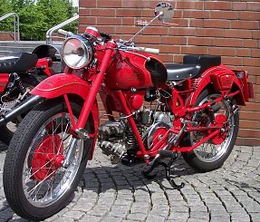 Una Moto Guzzi Falcone
