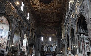 L'interno della basilica di Santissima Annunziata