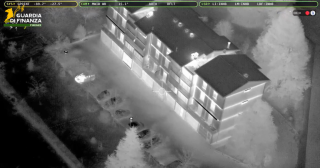 Un momento dell'operazione della Finanza