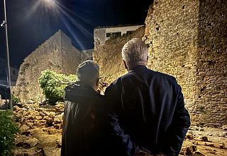Il presidente Giani in sopralluogo col sindaco Santi durante la notte