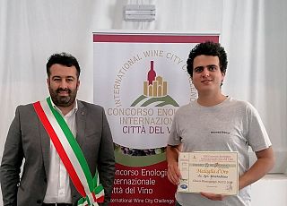 Il sindaco Mugnaini con Giulio Tinacci di Montalbino