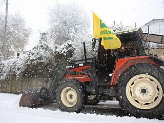trattore nella neve