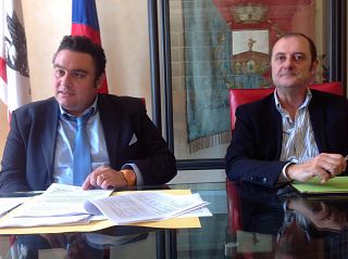 da sinistra: Tommaso Baldacci, l'assessore al bilancio e il sindaco Alessandro Cicarelli