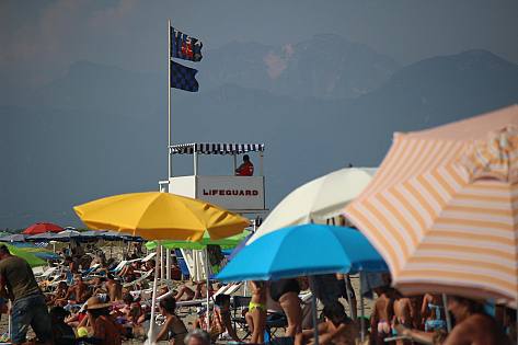 Malore in spiaggia, muore in vacanza a 54 anni - Vimarsana News