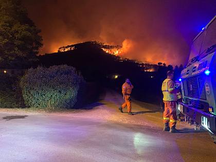 Rogo sul Monte Pisano, case evacuate nella notte - Vimarsana News