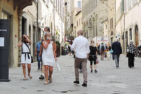 La politica esitiva si scalda sul tema turismo - Vimarsana News