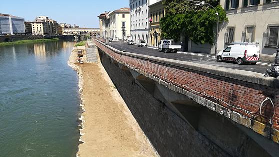 Le nuove passeggiate sull'Arno dopo le voragini - Vimarsana News