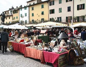 Mercatino delle pulci firmata la tregua Attualit arezzo