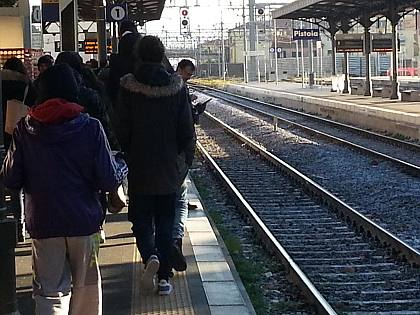 Treno sovraffollato, tutti giù alla prima fermata - Vimarsana News