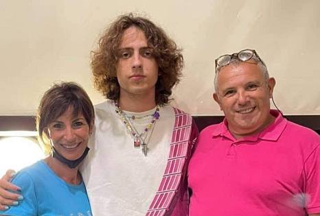 Il cantante Sangiovanni in vacanza all'Elba - Vimarsana News