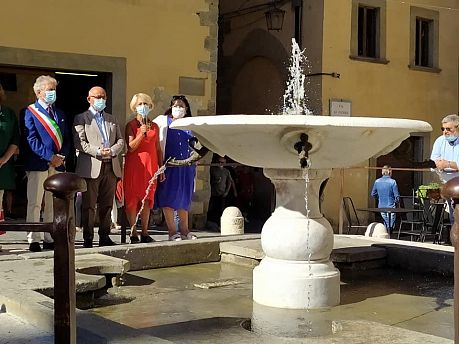 Torna a zampillare la fontana di piazza Grande Attualit AREZZO