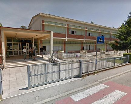 Ancora vandali a scuola via tutte le plafoniere Attualit AREZZO