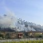 L'incendio sul monte minaccia le case