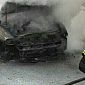 Auto in fiamme e traffico paralizzato