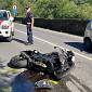 Moto contro un palo, grave un uomo di 58 anni