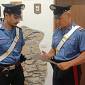 In strada con un machete e minaccia i passanti