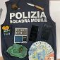Getta la droga, inseguito viene arrestato a Saione