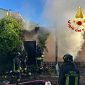 Divampano le fiamme e la casa è inagibile