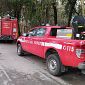 Si ferma per odore di bruciato, auto in fiamme