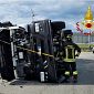Camion si ribalta, ferito il conducente